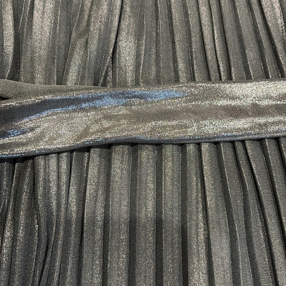 Halston Heritage cocktail silvery gray pleated dress with bell sleeves size 10 M - Picture 5 of 5